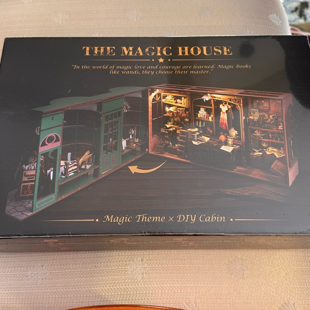 The Magic House DIY Cabin Kit - Picture 2 of 14